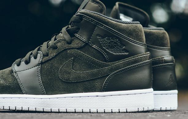 至今还在流行的aj1,air jordan 1 mid军绿麂皮篮球鞋