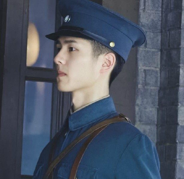 建军大业的军装造型,网友已拜倒在刘昊然弟弟的军装下吧