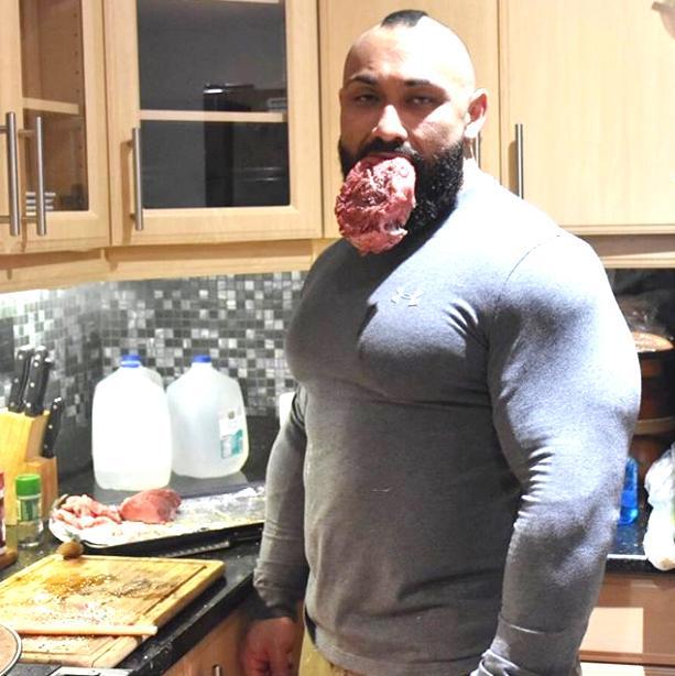 世界级肌肉野兽,一天吃10斤生牛肉,健身时青筋暴突