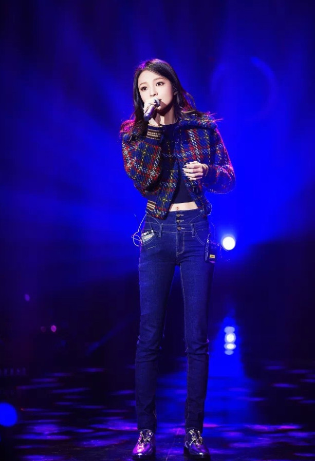 她被亲生母亲毁掉事,从一线沦为18线却捐款70万,今再次惊艳归来