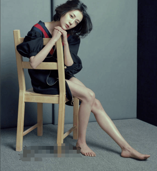 杨幂旗下的李溪芮衣品远胜于迪丽热巴 尤其一双大长腿秒杀