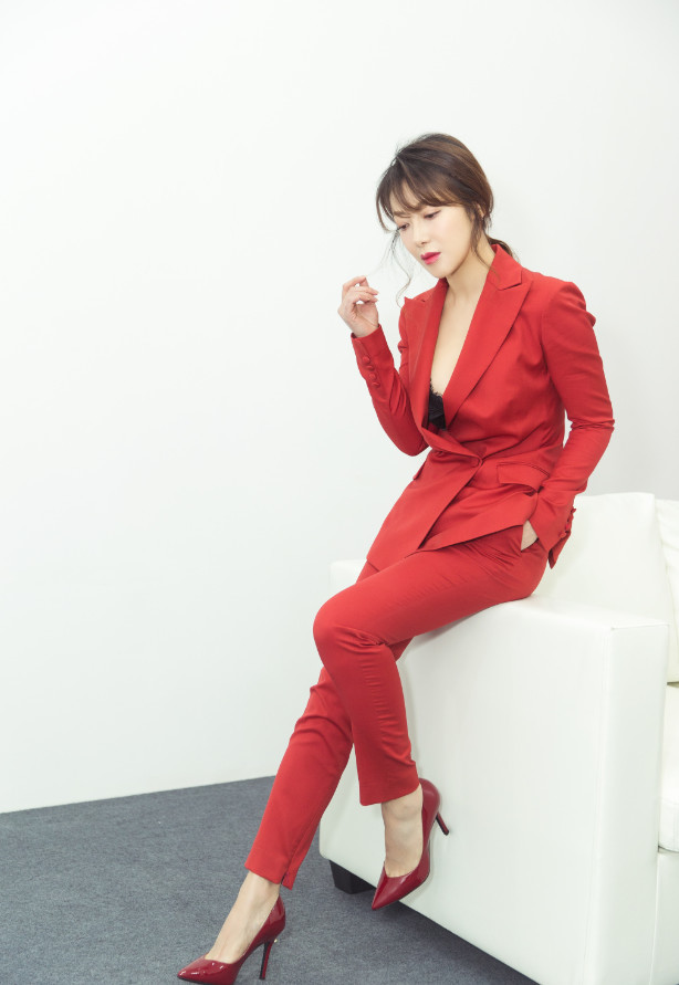 她被叶璇嘲讽千年老二男友却为她抛弃10年糟糠之妻美出天际