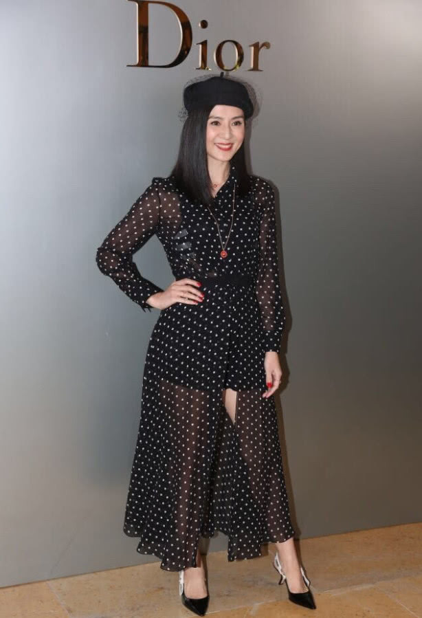 她1974年出生于中国台湾省,中国香港女演员及歌手.