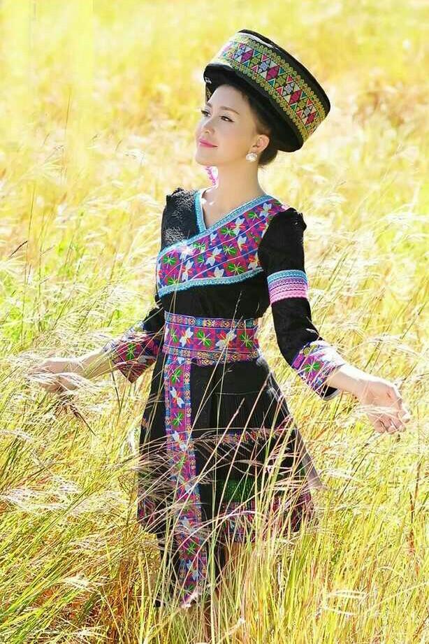 佛靠金装人靠衣装美美哒旅拍苗族服饰