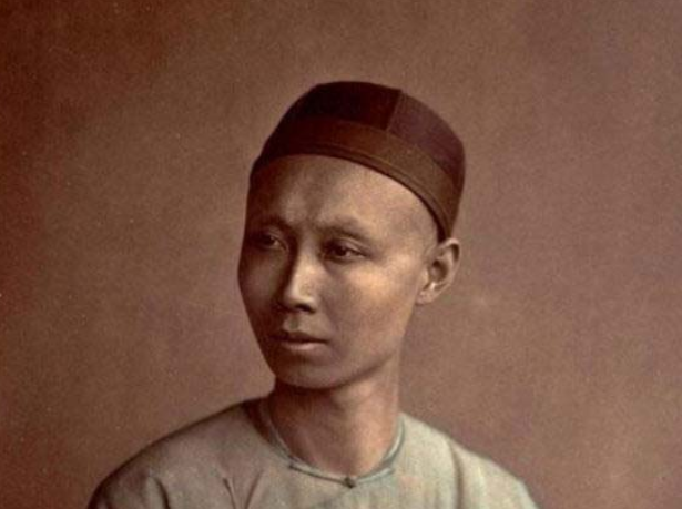 别再被清宫剧骗了,这才是真正的清朝人长相,看后让人懵了!