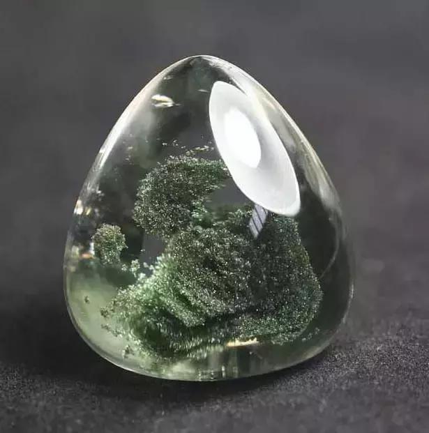 幻想水晶绿幽灵是如何帮助佩戴的人招财的?