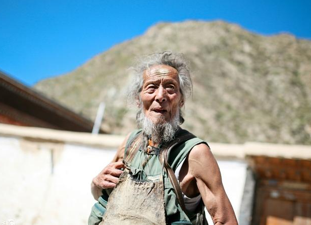 大善人做好事被骂傻子大难临头发生一幕大善人见后嚎啕大哭