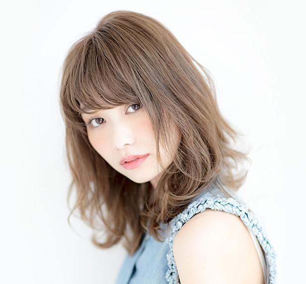 13款适合圆脸女生的中长发发型,大圆脸做这几款发型最显脸瘦!