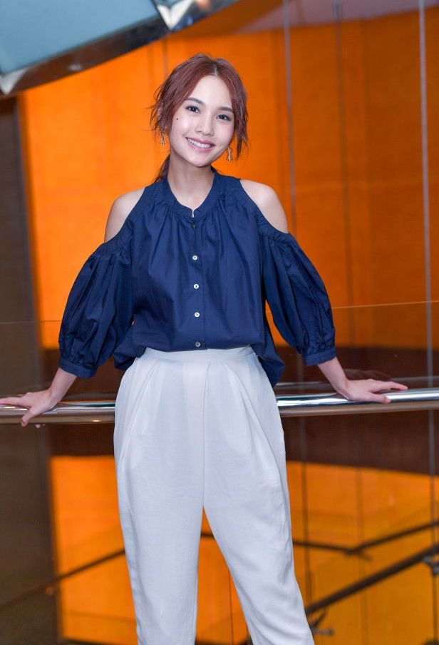 她被爆插足余文乐恋情,口无遮拦遭封杀,如今气质轻熟容颜少女!