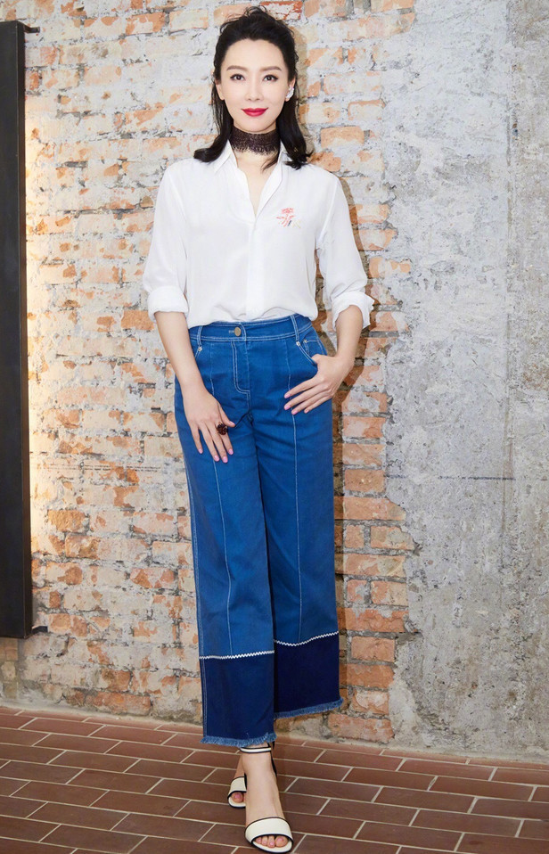 她曾果断拒绝钢琴家的求婚,最后却自愿成第二个邓婕,美貌惊艳!