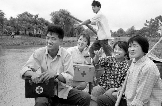 赤脚医生,从医30几年无论风雨,他的事迹让人动容!