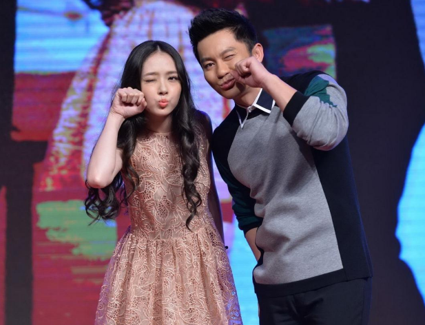 李晨真有福气!抱完张馨予抱范冰冰,这次连郭碧婷也收入囊中了!