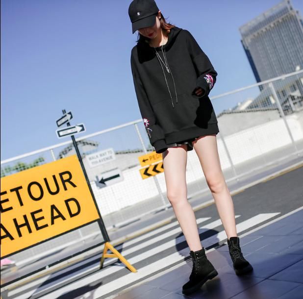 外套和卫衣都有帽子,你知道该怎样穿吗?!