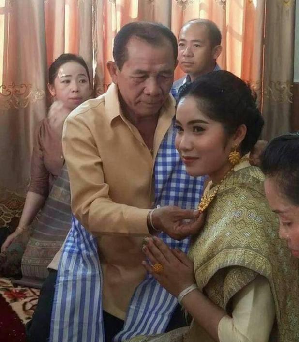 老挝70岁老人娶20岁女生,彩礼9900万外加别墅