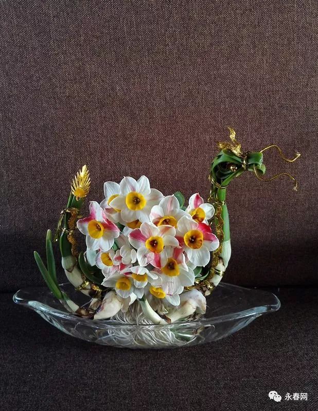这个永春人老厉害了!他雕刻的水仙花作品刷爆朋友圈!一起来欣赏吧