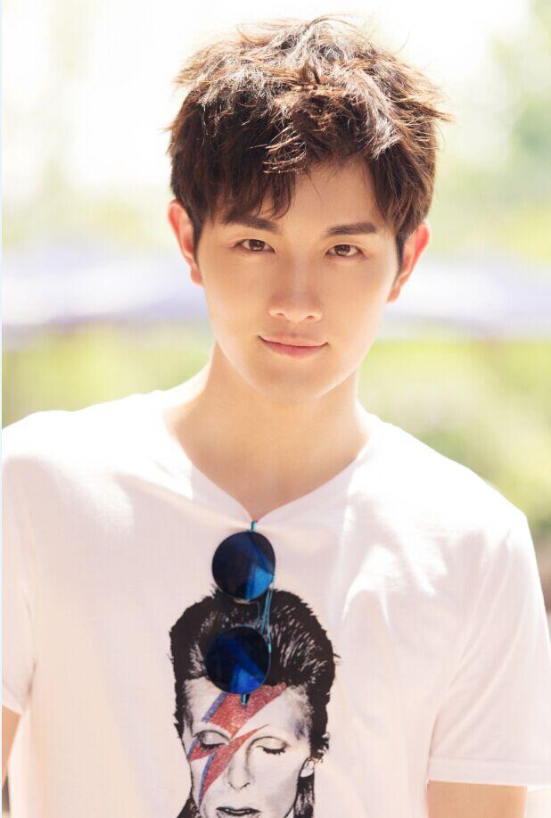 《最强男神》今日开播 看阳光男神初叁热血电竞