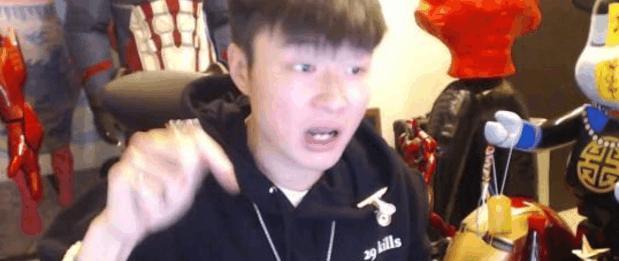 卢本伟女友将偶像粉丝惹怒,骂人的话让电竞圈