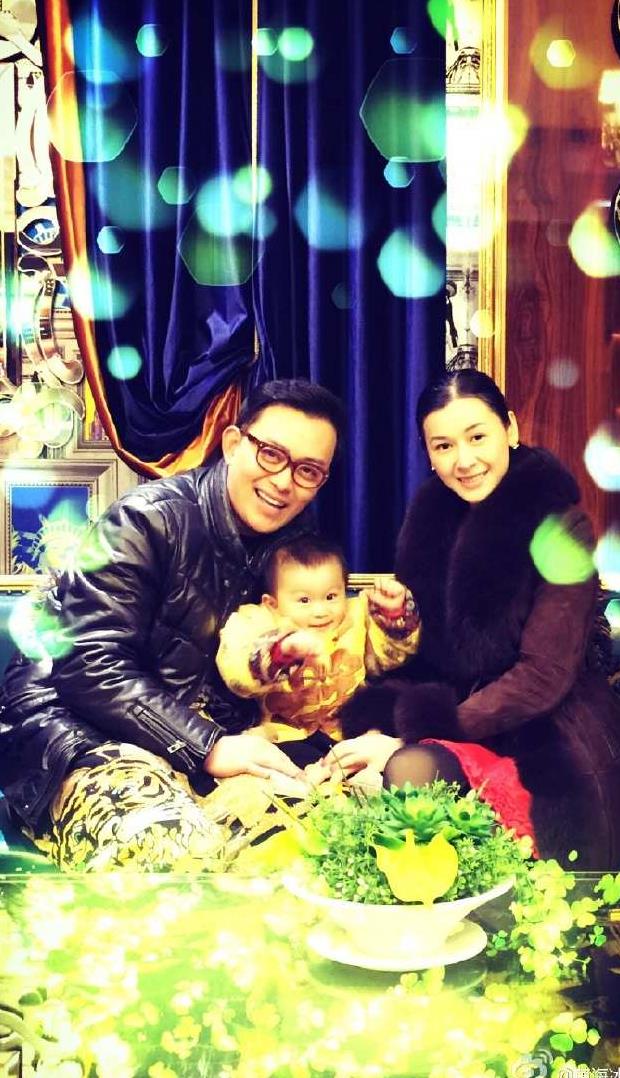 过起了相夫教子的生活,2017年年底,甄锡又为黄海冰生下了一个小公主