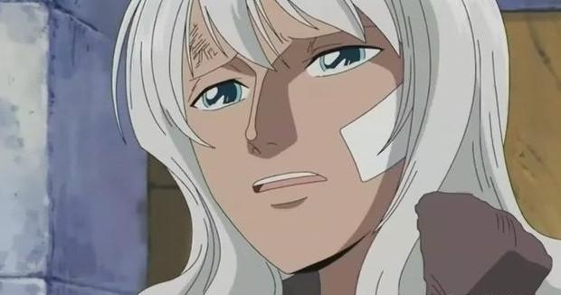 在居鲁士的回忆中,斯卡莱特的出现像极了娜美,无论是从头发颜色还是