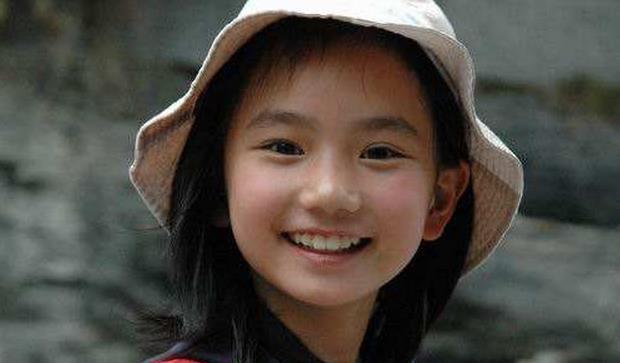 已经不认识了,2006年在《春天后母心》里饰演女一号绣娥的女儿陈妞,而