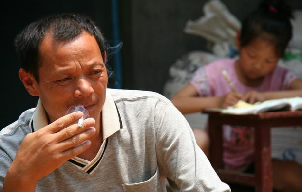 父亲临走前,说家里老狗通人性,儿子不信,几年后事发儿子痛哭!