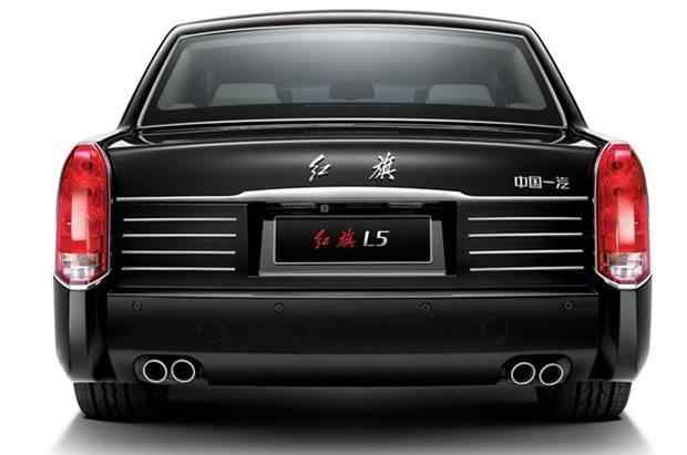 中有32根镀铬式条看上去庄严肃穆,红旗标志性的圆形大灯看上典雅奢华!