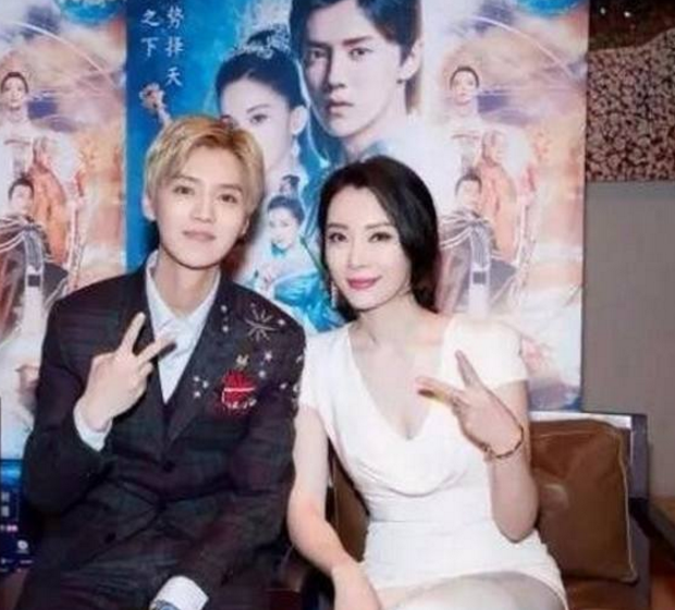 她是鹿晗妈妈,喜欢过黄晓明,出生于艺术世家,身材甩柳岩10条