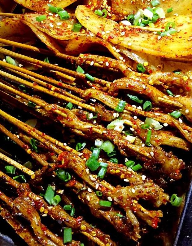 这家从丽江火到昆明的小店,把把烧,生牛肉镇店,誓做昆明第二!