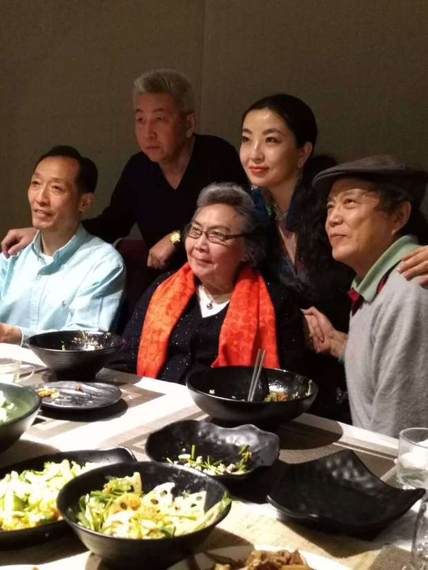 京剧泰斗级人物小王玉蓉(中)苑涛和燕守平,金惠武搜狐娱乐讯 3月4日