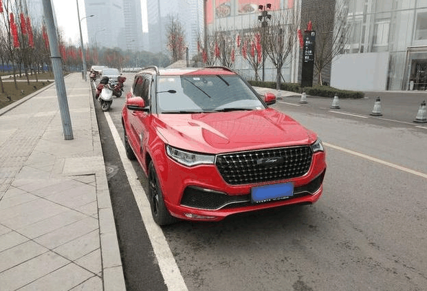众泰t700手动爆改, 骚红外观熏黑轮毂和4排气, 不看车标就是豪车