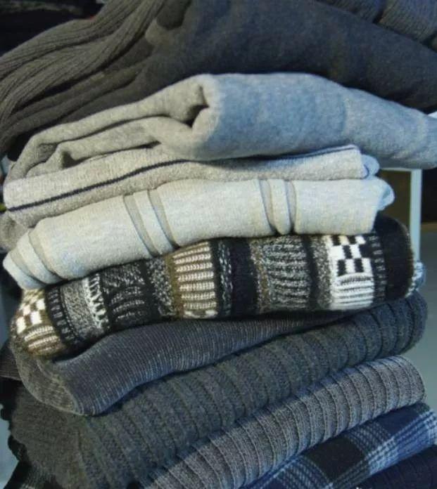 冬天的时候每个人 都少不了一条毯子 小馆长今天就教你用旧衣服 改造