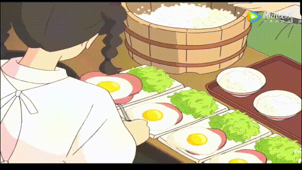 想起来高中的时候 妈妈总是每天换着花样 给我准备午餐的饭盒 那段