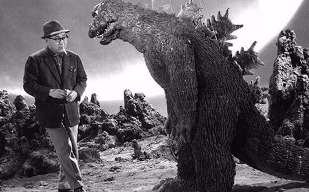 1954上映的哥斯拉,高耸的怪兽是由日本电影制作人tomoyuki tanaka代表