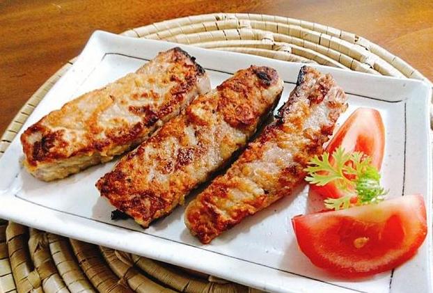 今天为大家介绍的这道菜是——香煎金枪鱼,金枪鱼营养极其丰富,并且