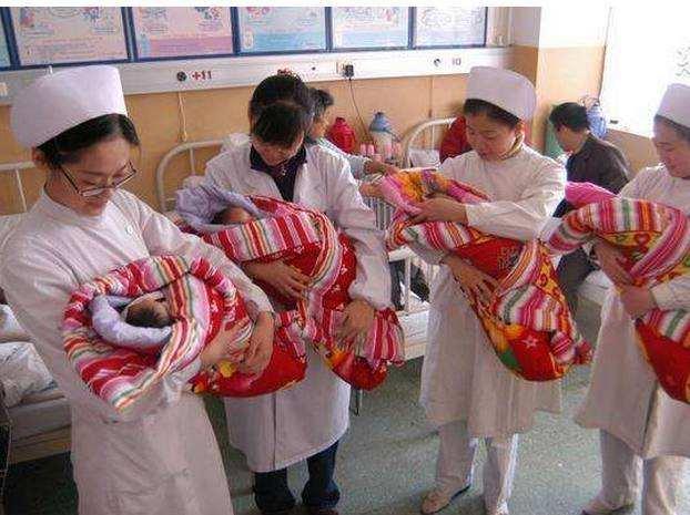 南京四胞胎妈妈图片
