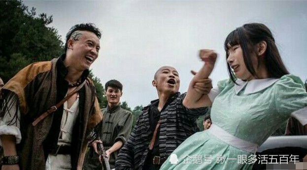 实拍横店女群演的一天,每天最多100元,只为成