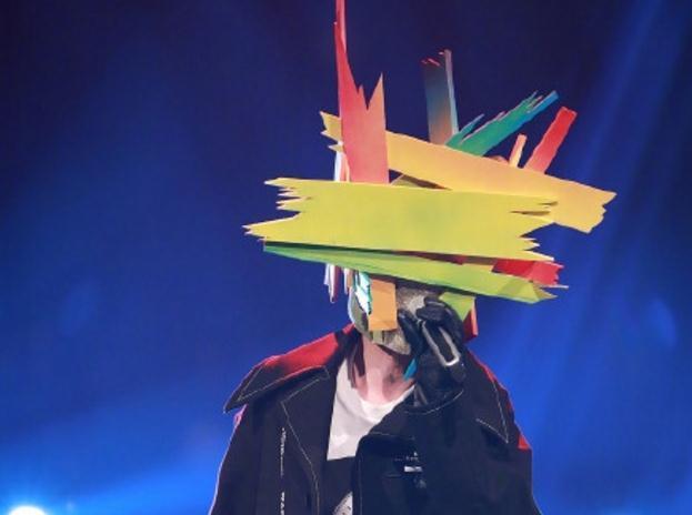 他情歌不输张信哲,曾因病隐退,如今出席《蒙面