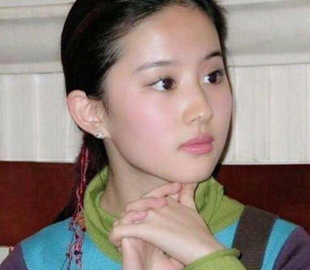 鼻子上有痣的五大明星,看来李溪芮日后一定可