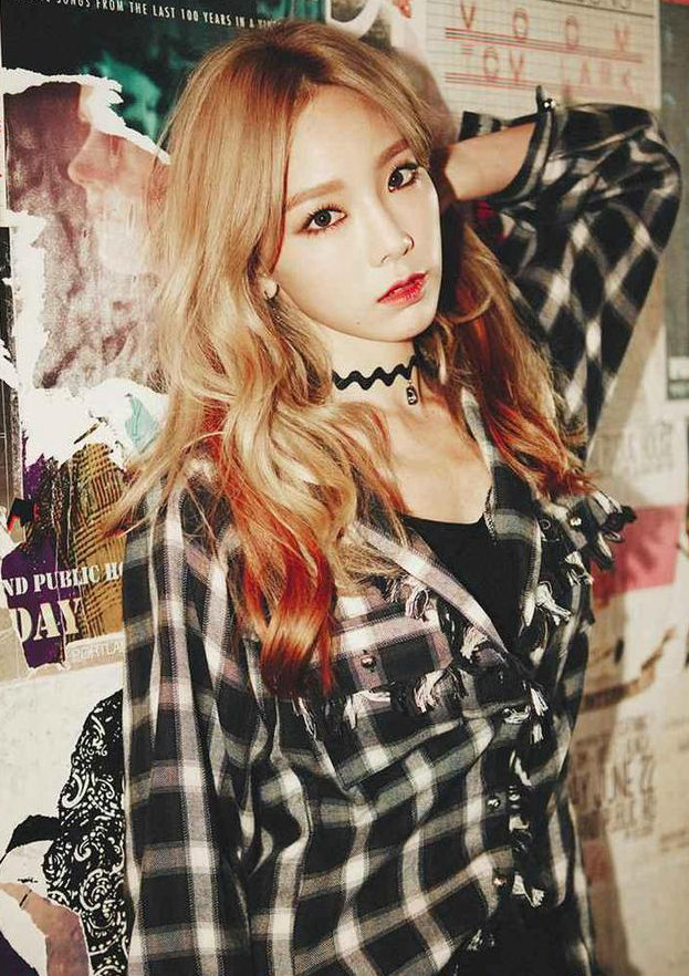 韩国"少女时代"成员金泰妍车祸,撞废这辆价值不菲的豪车!