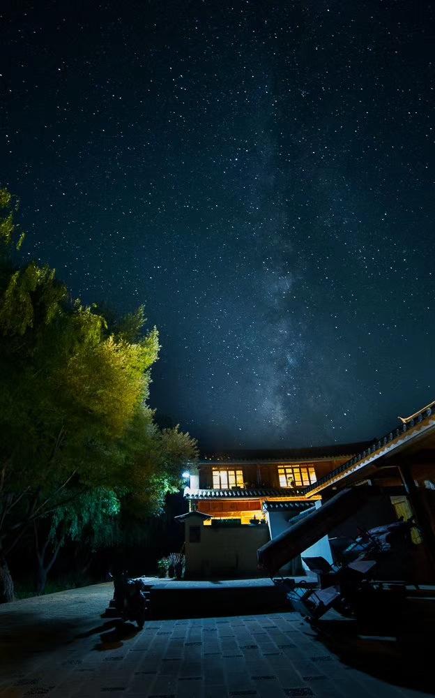 风花雪月之都的这个小镇,有着中国最美的银河和星空!