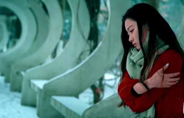 离婚一年我偶遇出轨前妻,看到她的穿着,我泪流