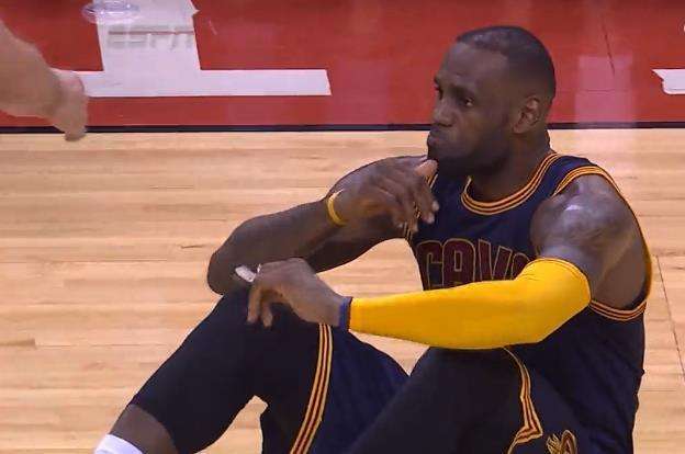 詹姆斯刚进联盟就抱他大腿, 如今臻入化境完成超越!