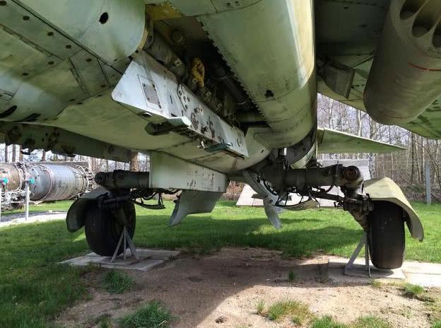 米格23战机遇难题,众设计师无法攻克,竟被女大学生轻松破解?