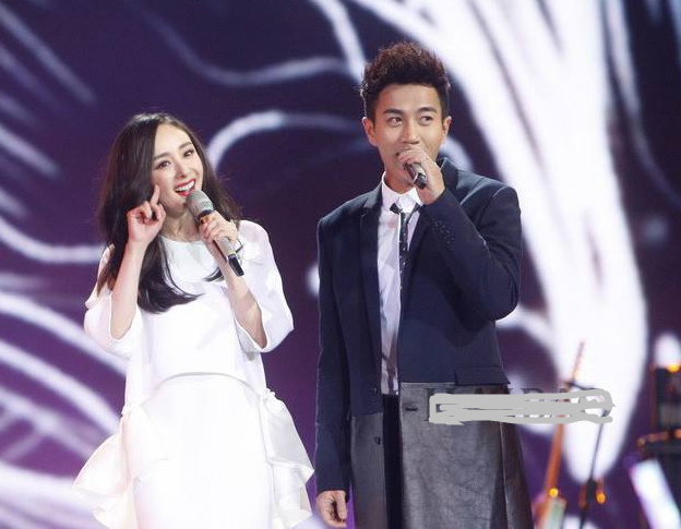 陈妍希和陈晓,唐嫣和罗晋等4对情侣甜蜜合唱,哪对唱的最好听?