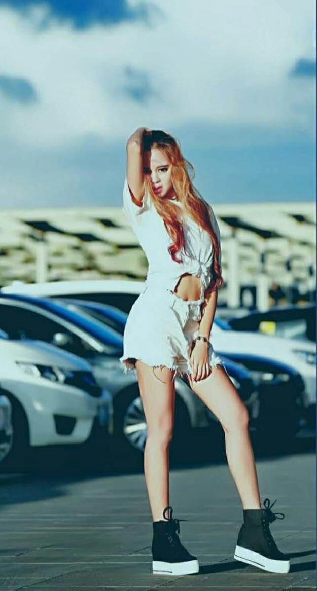 布依族唱跳歌手熊思佳富有与生俱来的灵动气质.