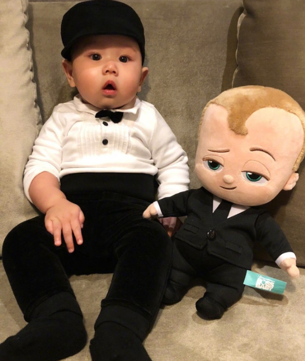 关颖儿子脸蛋肉嘟嘟超可爱,胖嘟嘟小胳膊兰花指惹人爱