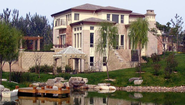 东山墅位于北京市朝阳区东四环北路,朝阳公园东岸,cbd商圈,虽然是位于