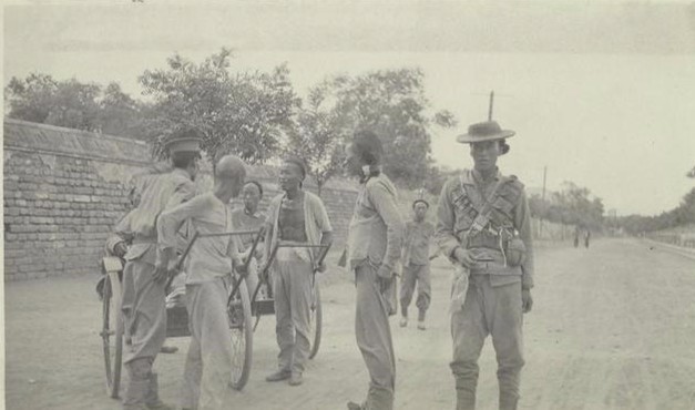 老照片:张勋率领5000辫子兵拥溥仪复辟,仅仅12天溥仪就哭着退位