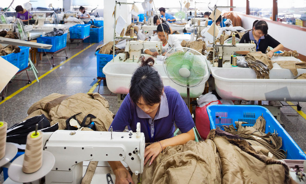 缝纫工人:一个月工作28天,逐渐向服装私人订制师转变!