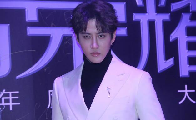 娜扎未P图大鼻孔外翻一脸填充感,网友:黑杨幂